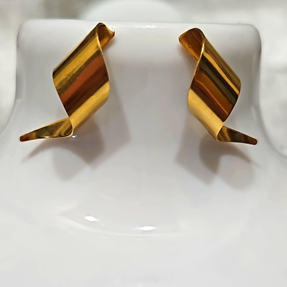 Gold Colored Twist Earrings - Picture 4 of 5